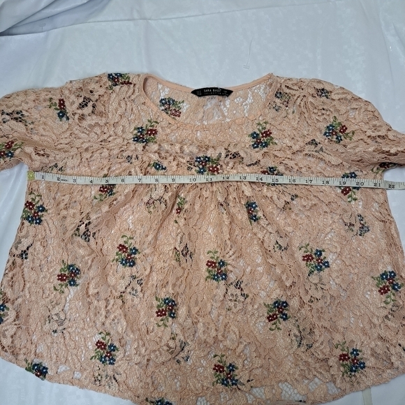𝅺Zara Lace Floral Cropped top‎ - Picture 11 of 12